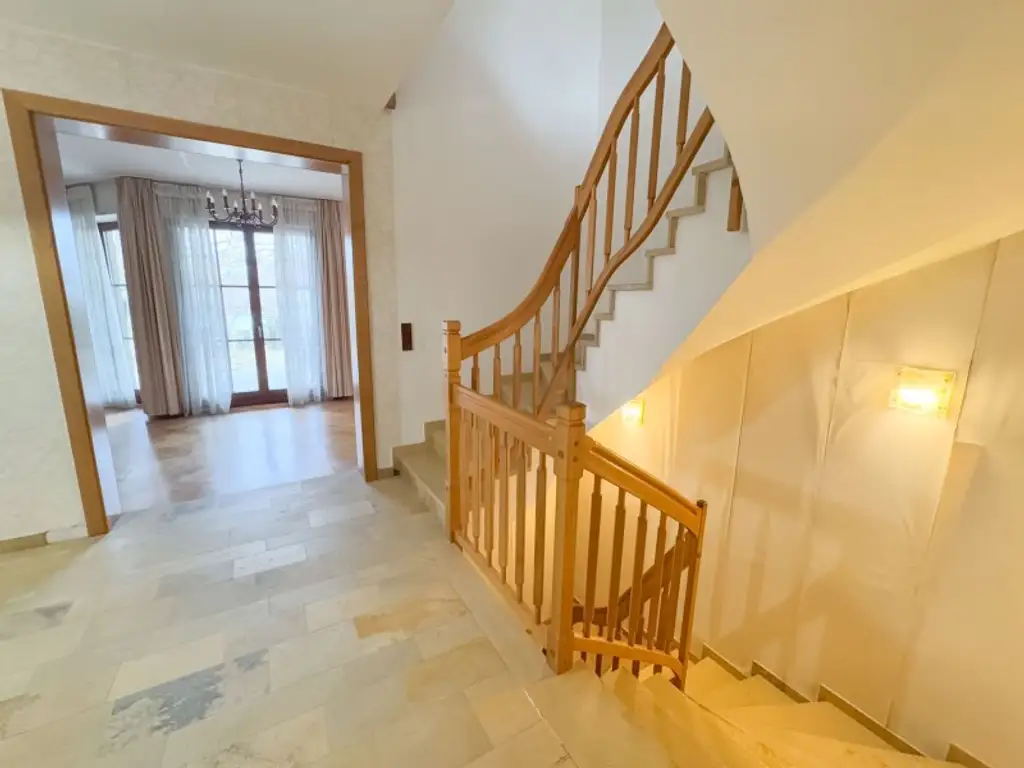 🏡 Großzügiges Einfamilienhaus mit Werkstattkeller, Garage & Terrasse in Stockerau mit Ausbaupotenzial!