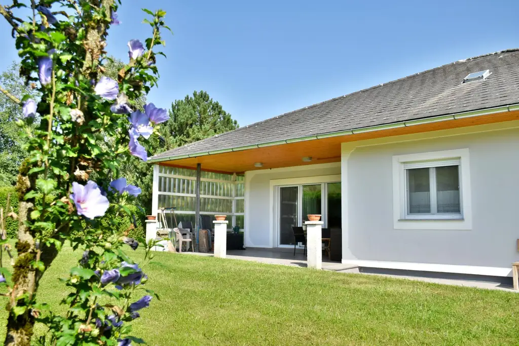 Vollunterkellerter Bungalow mit großem sonnigen Grundstück