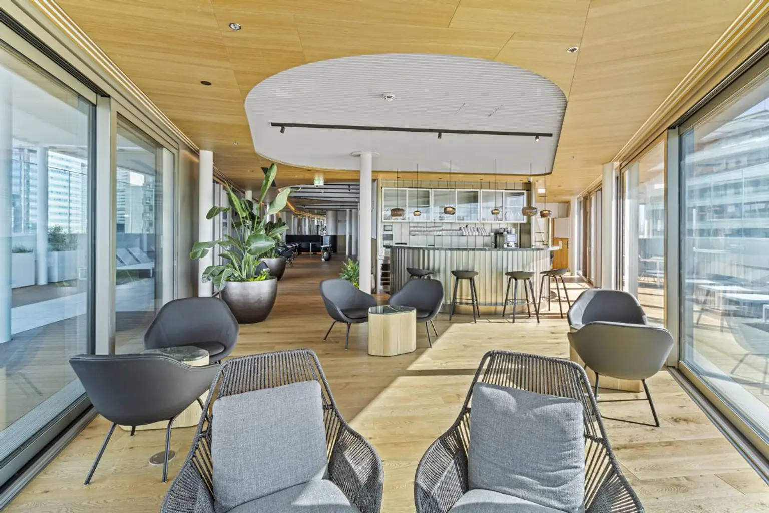 W | ++ SKYLINE DREAM on the 26th Floor ++ LUXURY with PANORAMIC VIEW | Prima Service Immobilien