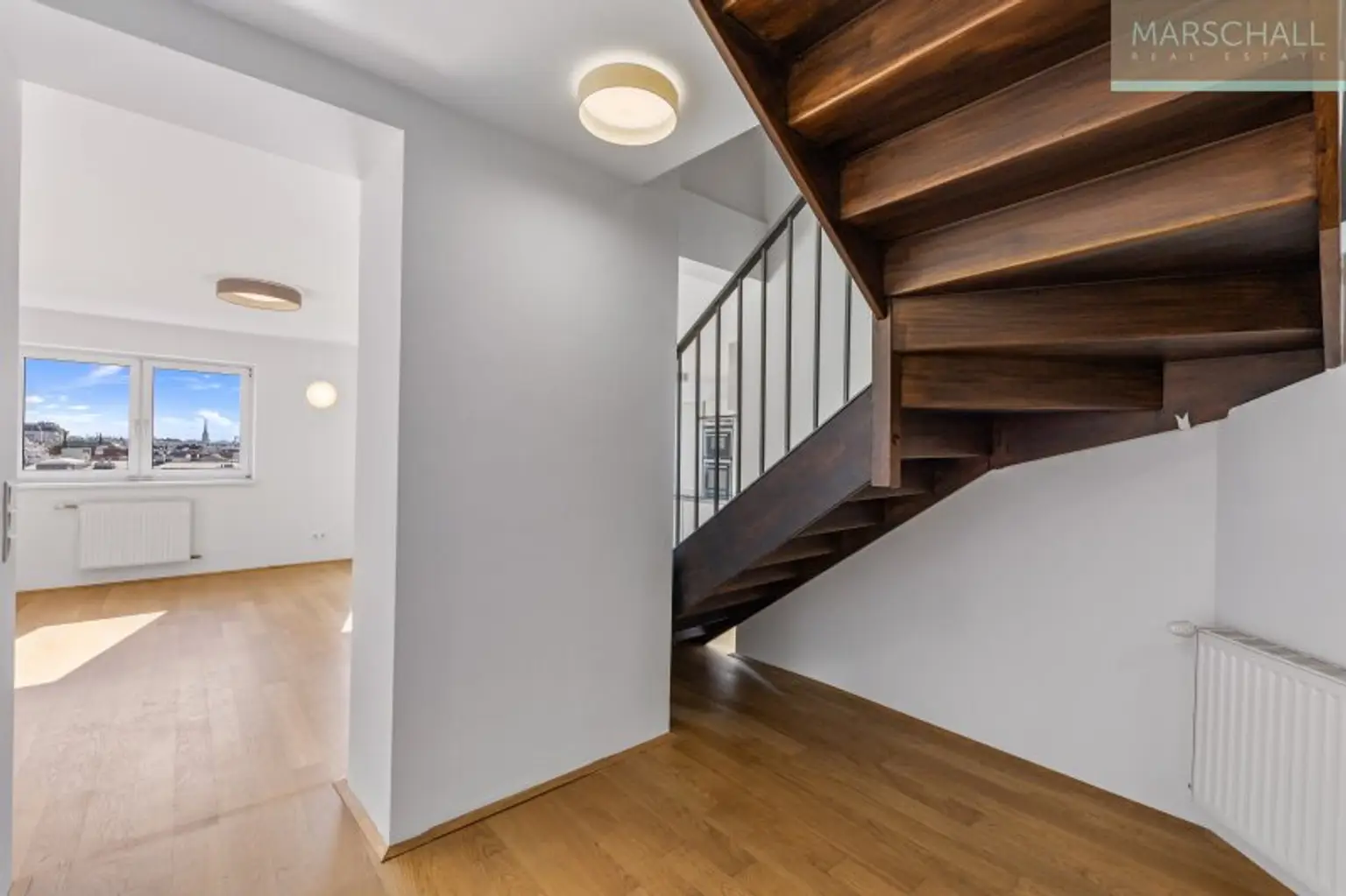 Helle 4-Zimmer-Dachgeschosswohnung mit traumhaftem Fernblick im 7. Bezirk