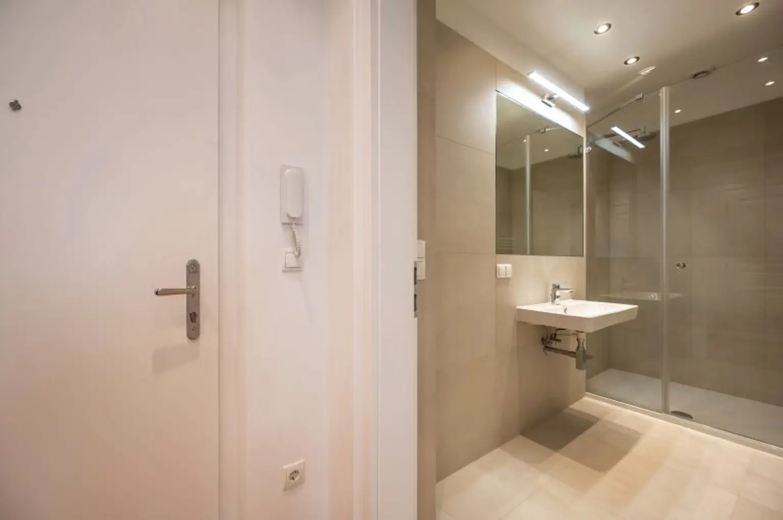 ++NEU++ Fantastische 3-Zimmer Altbauwohnung mit Balkon