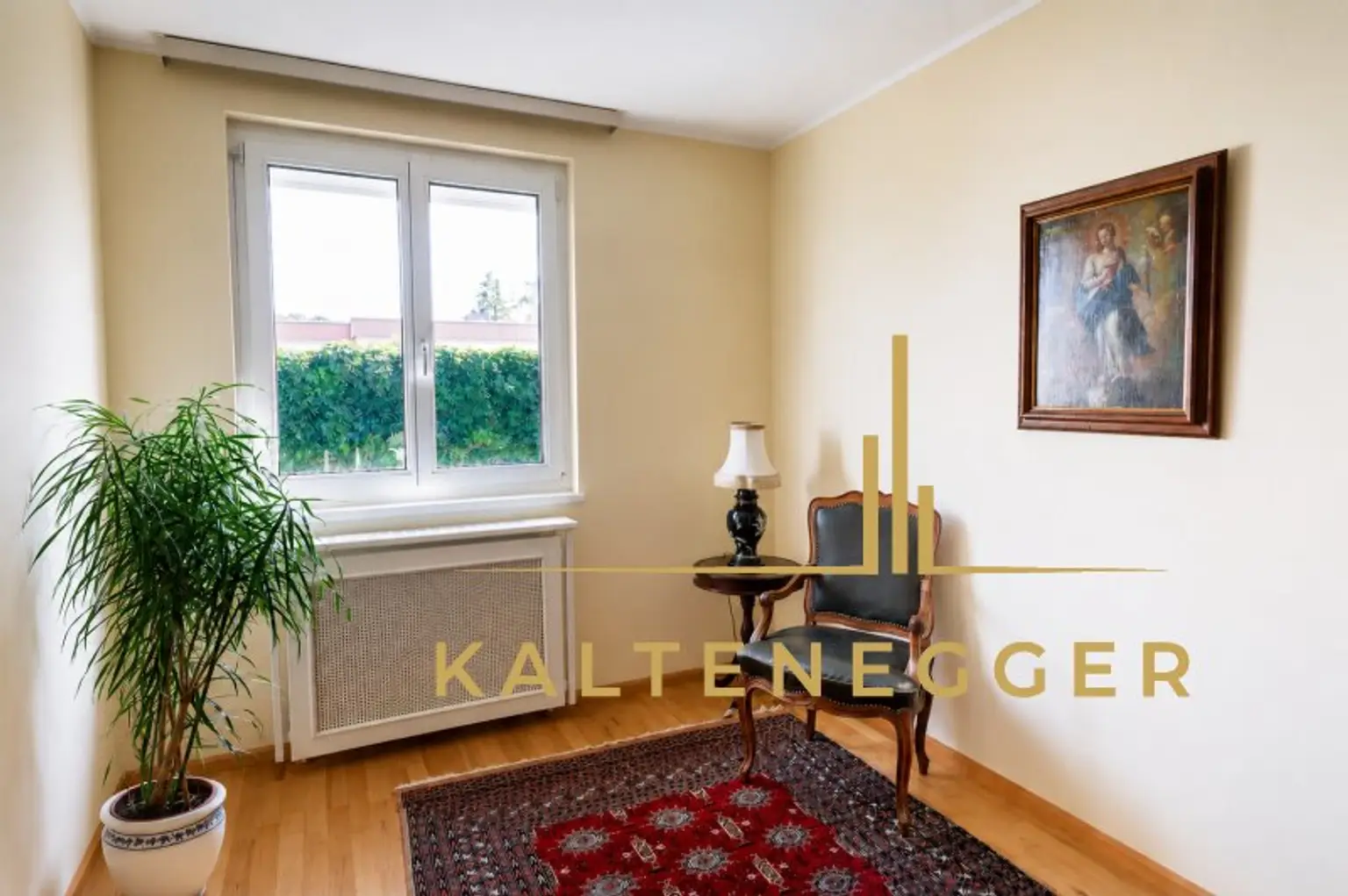 Weiteres helles Zimmer mit Gartenblick
