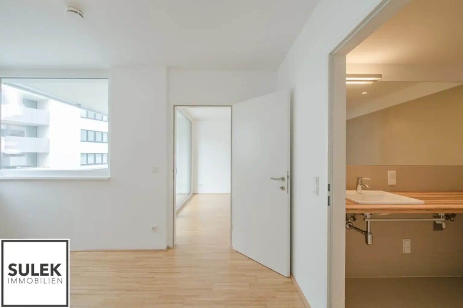 Gut aufgeteilte 2-Zimmer Neubauwohnung mit Loggia // nähe U4 & U6 // ab November verfügbar!