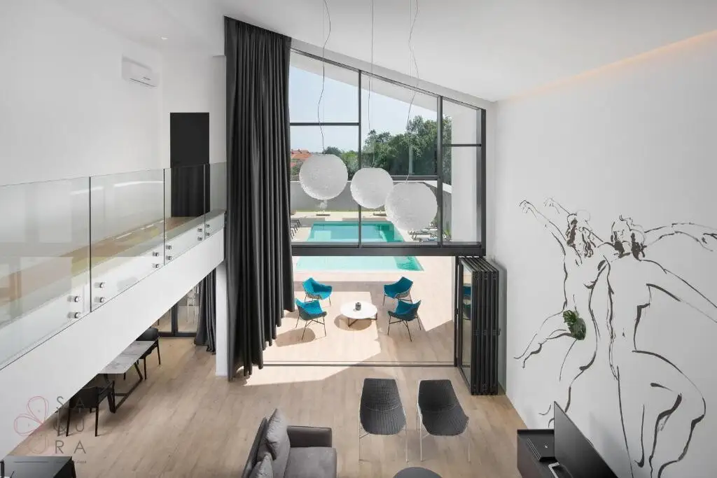 Zeitgenössische Luxusvilla in Ližnjan – Mediterrane Eleganz an der Küste Istriens