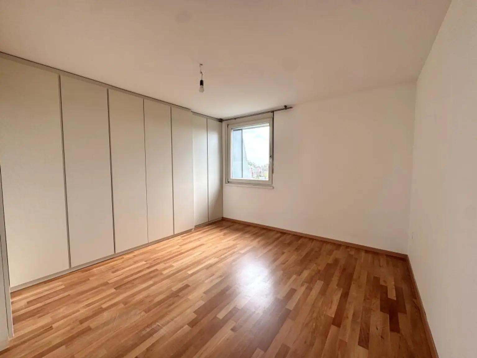 Residieren mit Blick ins Grüne - renovierte Dachgeschosswohnung mit 2 Terrassen - U4 Ober St. Veit