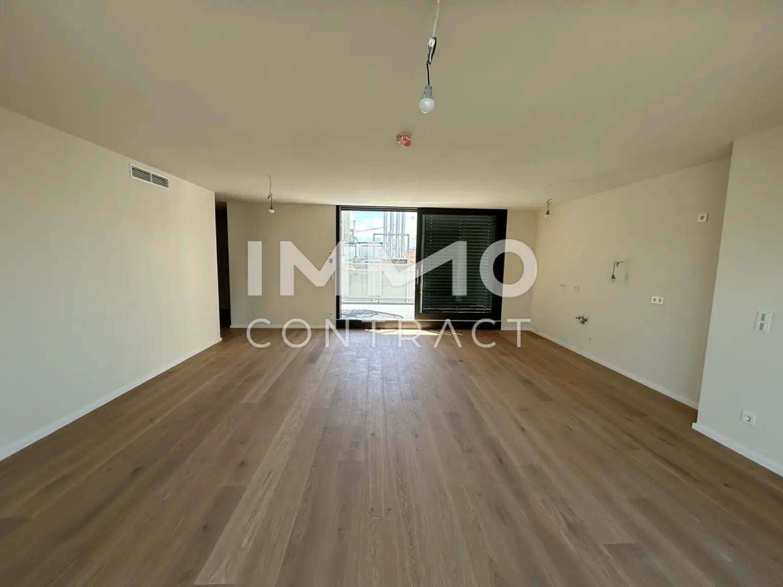 LUXURIÖSE 4-ZIMMER-WOHNUNG MIT
DACHTERRASSE - beim Naschmarkt