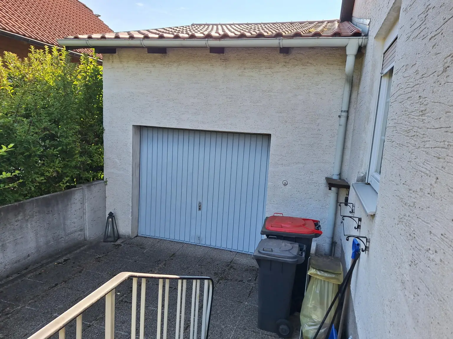 EINFAMILIENHAUS MIT GROSSEM GRUND