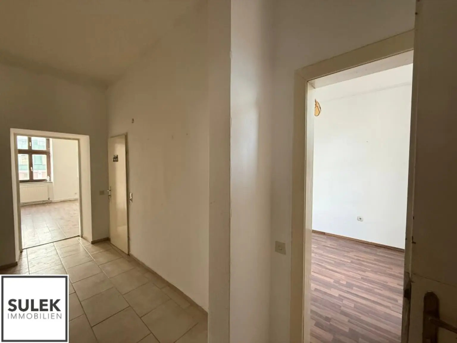 Ganzes Haus zu mieten: 1 Geschäftslokal, 1 Büro, 2 Wohnungen nahe U1