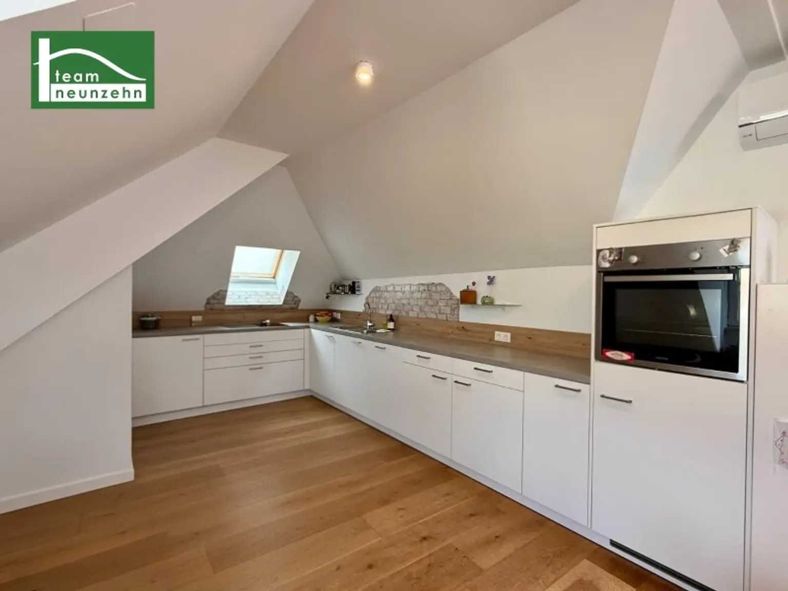 Maisonette mit Flair: 3-Zimmer-Wohnung mit Balkon & Dachterrasse in 1130 Wien!