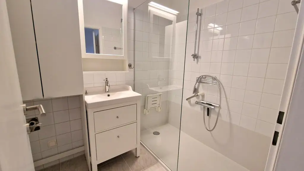 Stilvolle 2-Zimmer-Altbauwohnung im Zentrum – Erstbezug nach Generalsanierung!