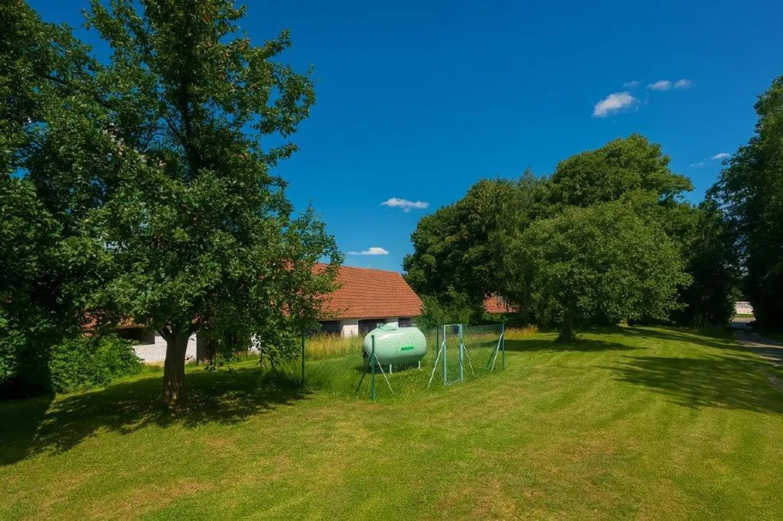 Rueckseite_vom_Bauernhof