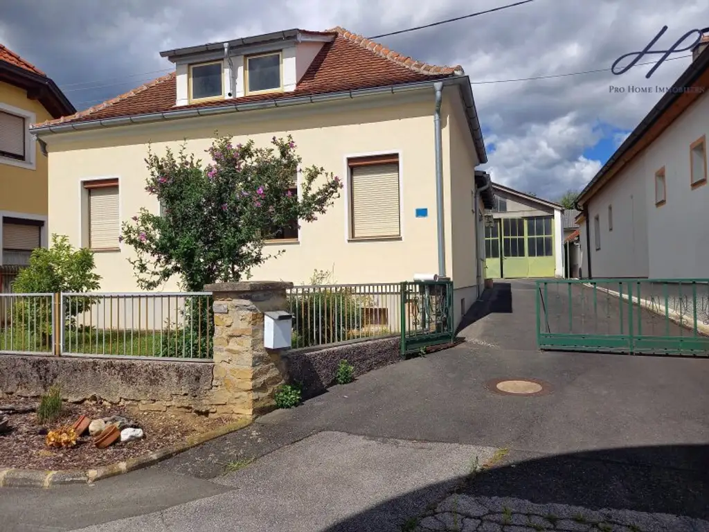 Gepflegtes Wohnhaus mit Obstgarten