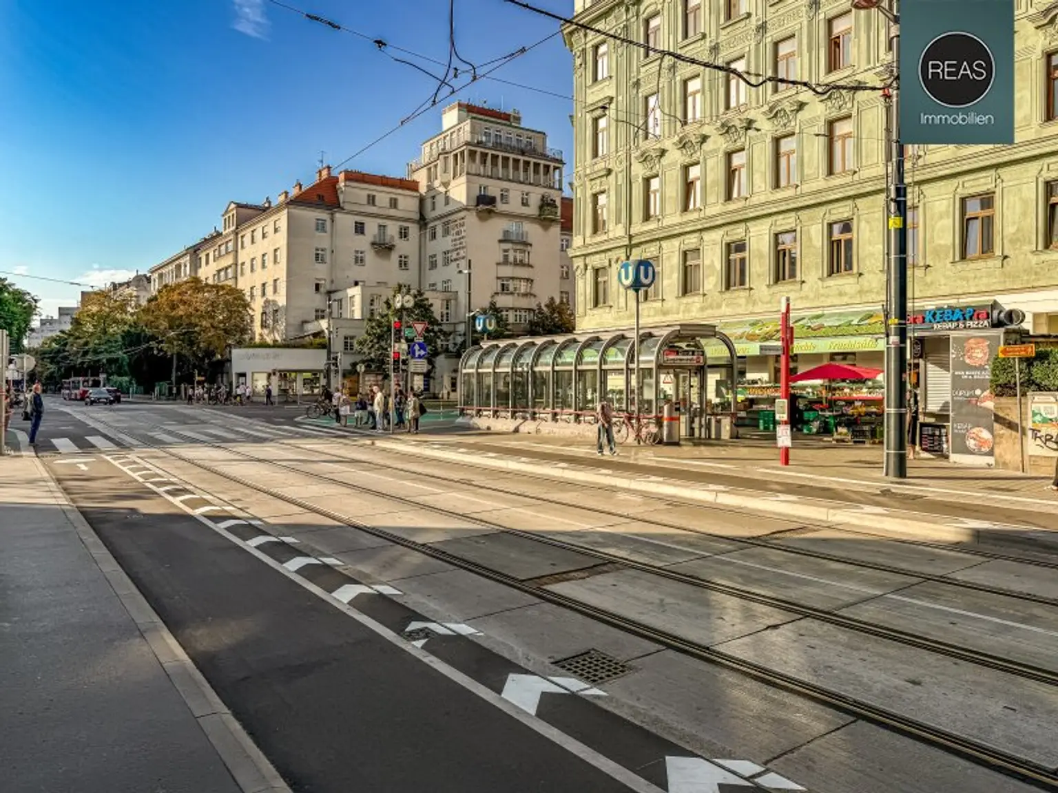 Provisionsfrei: Klimatisierte Dachgeschoss Maisonette mit 2 Terrassen und Kamin nahe Uno City!