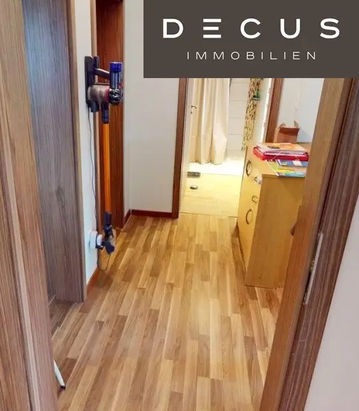 TRAUMHAFTES EINFAMILIENHAUS MIT MIT WOHNKÜCHE, 4 SCHLAFZIMMERN UND GROSSEM GARTEN