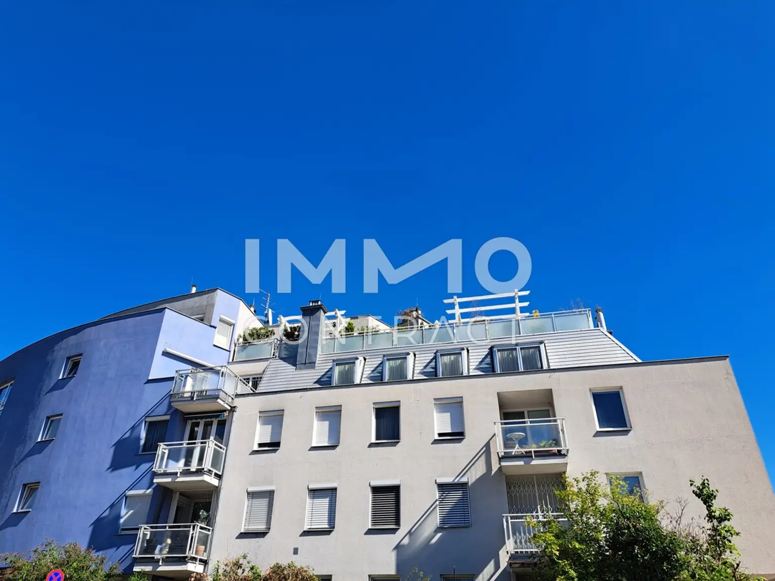 AUßERGEWÖHNLICHE DACHGESCHOSSWOHNUNG mit XL- Terrasse und XL Garagenplatz- Topzustand- Top Preis in 1130 Wien !
