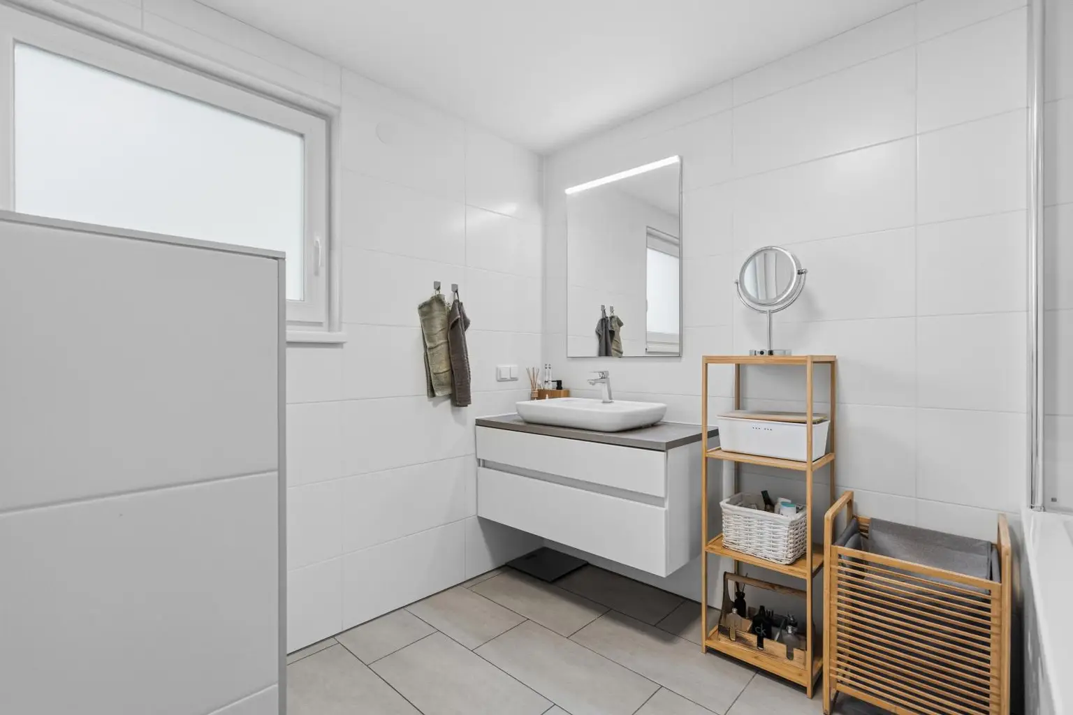15 Bad mit Waschbecken|EFH1220 Wien