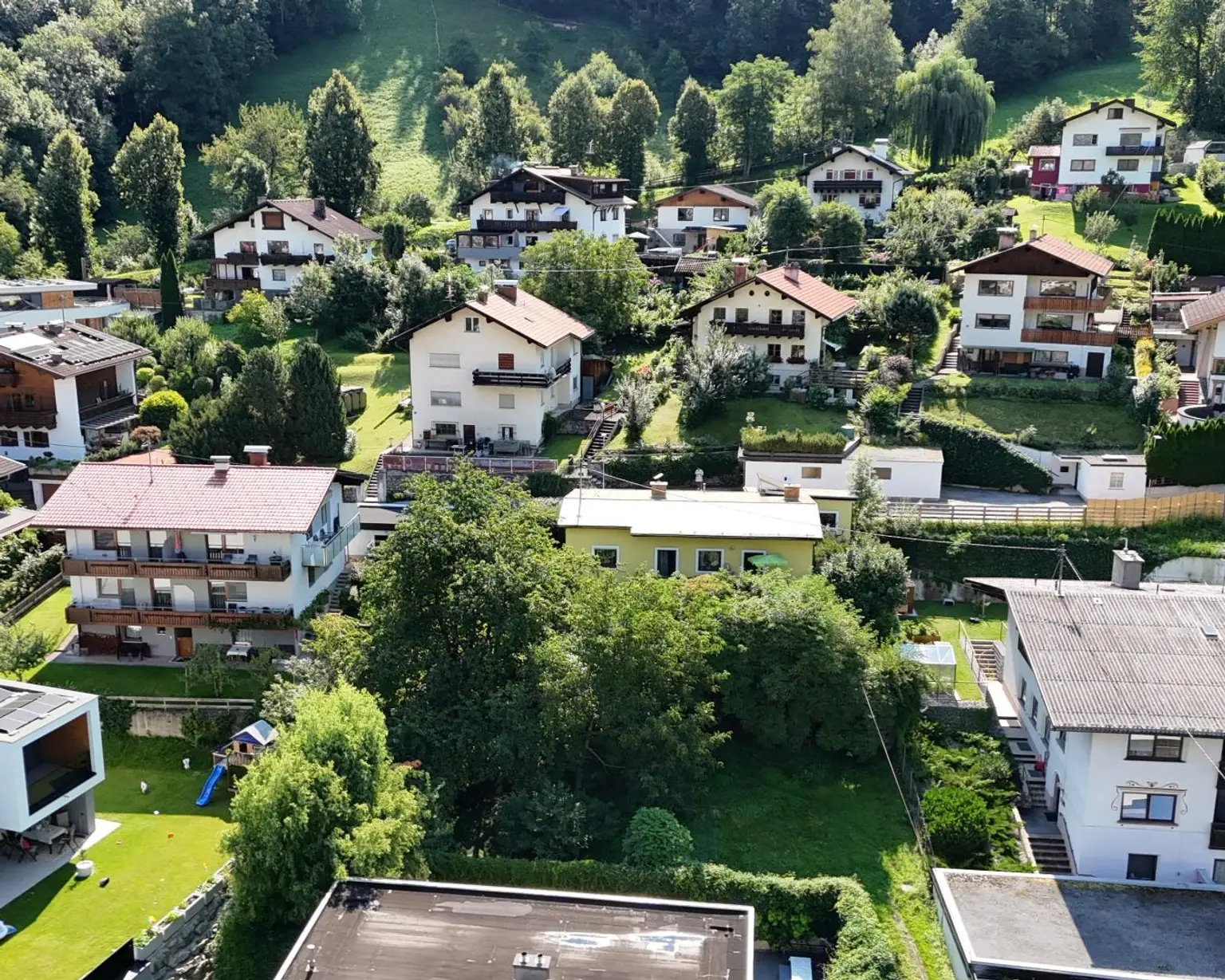 Sensationelle Gelegenheit: 303 m² Baugrund mit Garage in bester Lage von Zams!