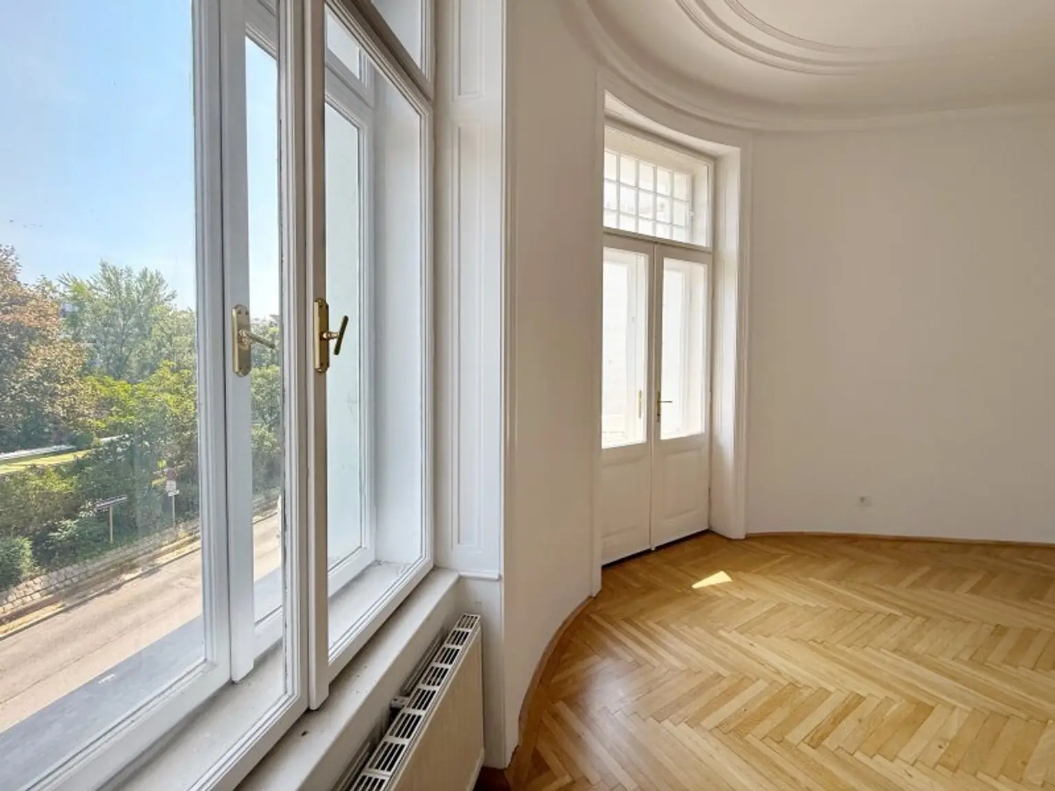 Charmante Bürofläche im sanierten Stilaltbau, unmittelbar bei der U4 und nahe dem 1. Bezirk