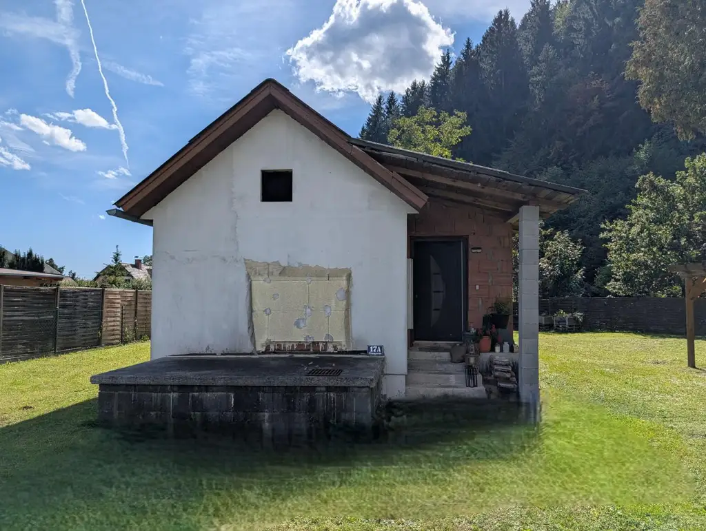 Sanierungsbedürftiger Bungalow mit großem Grundstück - in ruhiger, sonniger Lage
