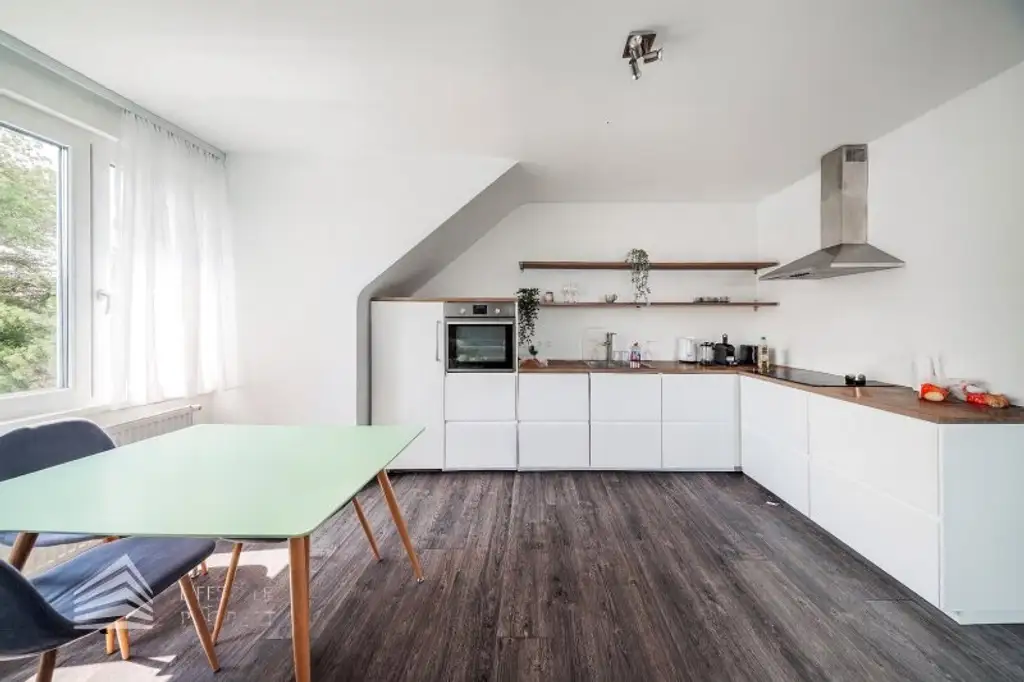 Dachgeschosswohnung mit Grünblick – 3 Zimmer im 18. Bezirk