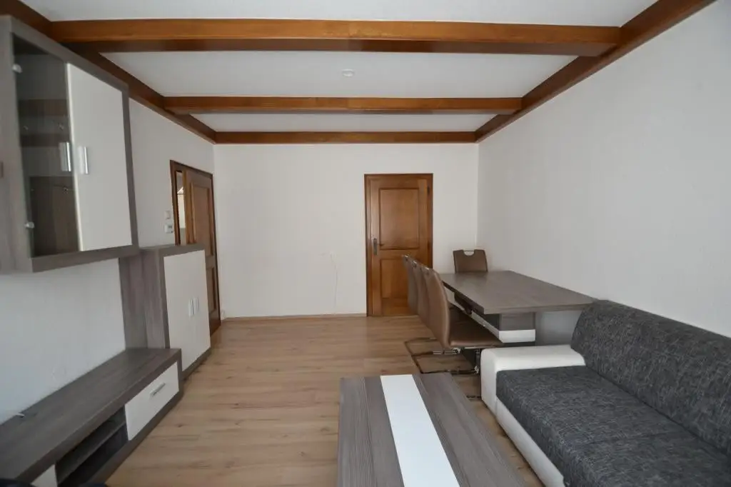 Zentrale 2-Zimmer-Wohnung mit möblierter Küche!