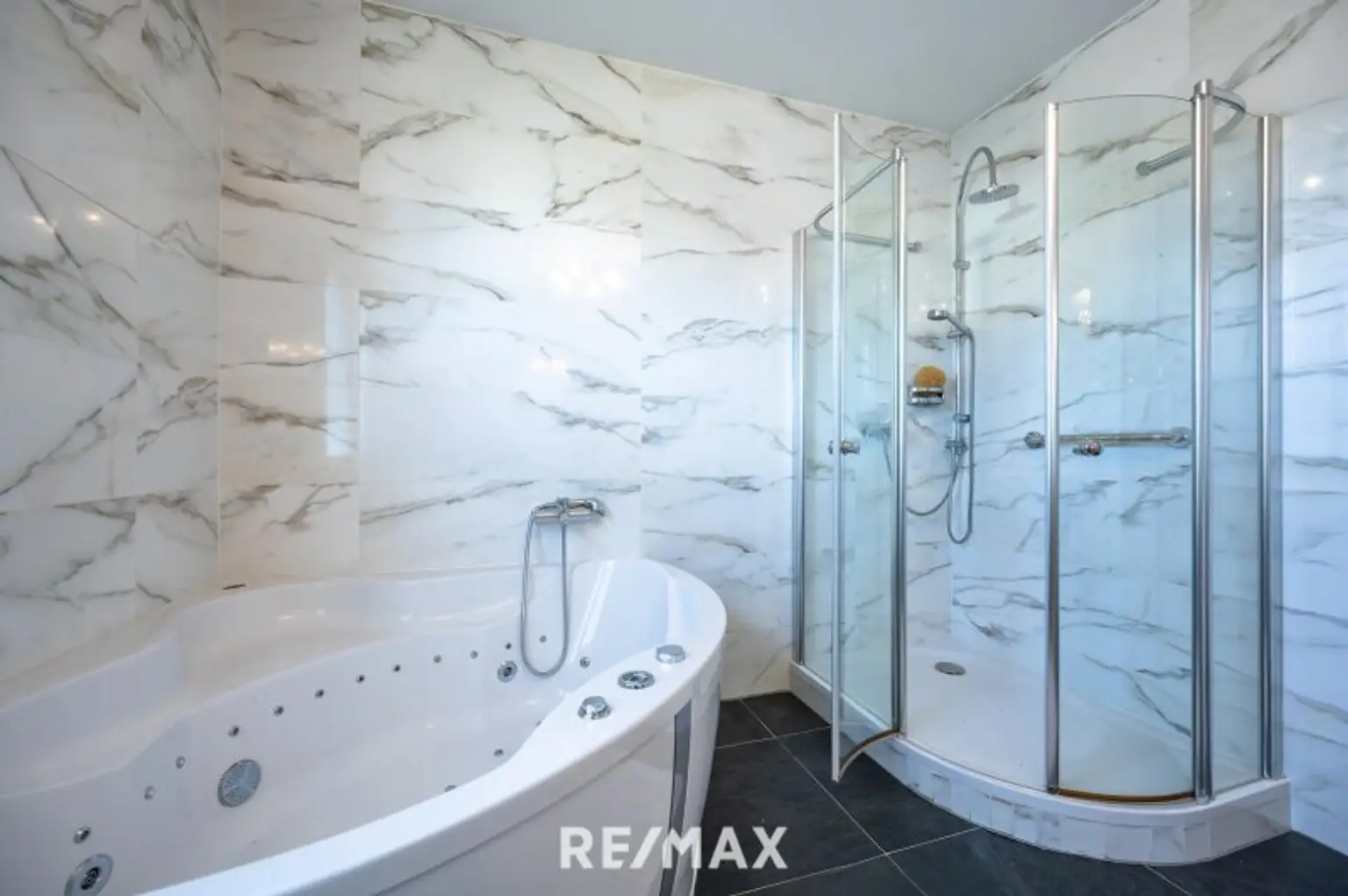 BAUTRÄGER AUFGEPASST: GRUNDSTÜCK FÜR 2 DOPPELHÄUSER | ODER 2 EINFAMILIENHÄUSER