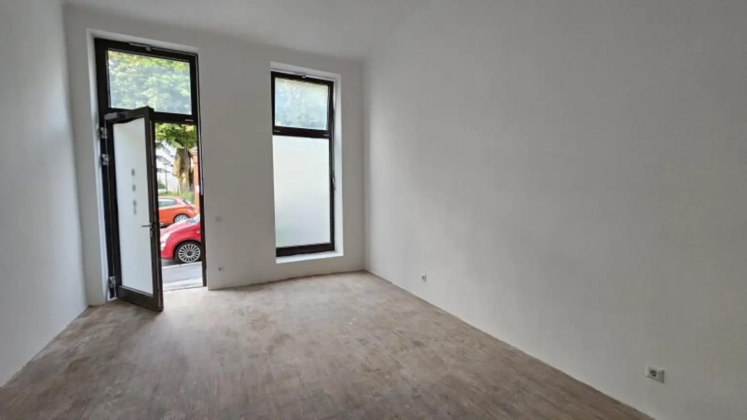 Unbefristetes Portallokal - 59 m2, 2 Zimmer plus Lagerraum - vielseitig verwendbar. Sofortbezug!
