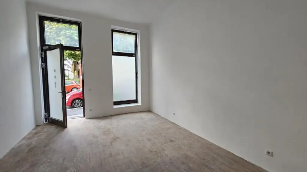Unbefristetes Portallokal - 59 m2, 2 Zimmer plus Lagerraum - vielseitig verwendbar. Sofortbezug!