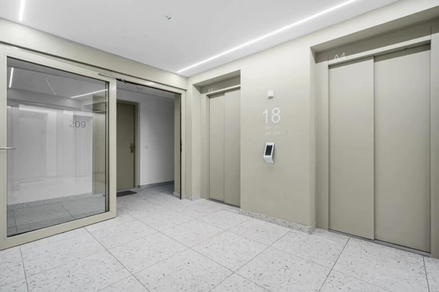 Modernes Wohnen über den Dächern Wiens – stilvolle Neubauwohnung mit Loggia im 18. Stock des Helio Towers