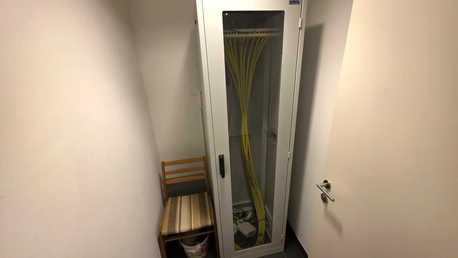 Serverraum mit Schrank