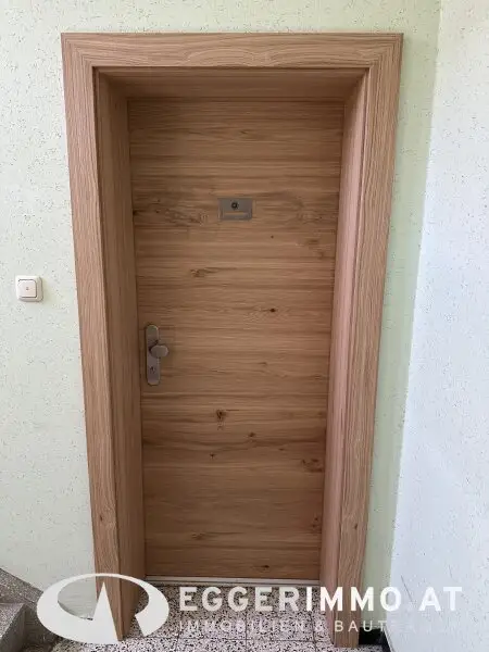 5710 Kaprun: Newly renovated 3-room apartment in a quiet location in Kaprun, near the center, available for rent from NOW. Parking space available!