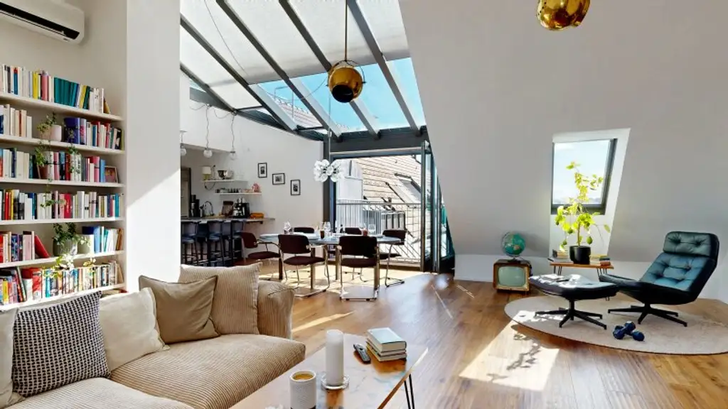 Dachgeschoss-Maisonette mit Loft-Charakter, Wellness-Oase & Weitblick