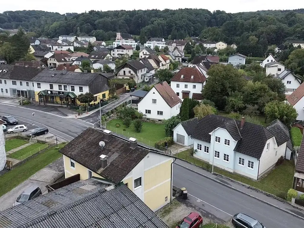 Bürgerliches Einfamilienhaus mit viel Platz, liebenswerten Garten und tollem Ausblick!