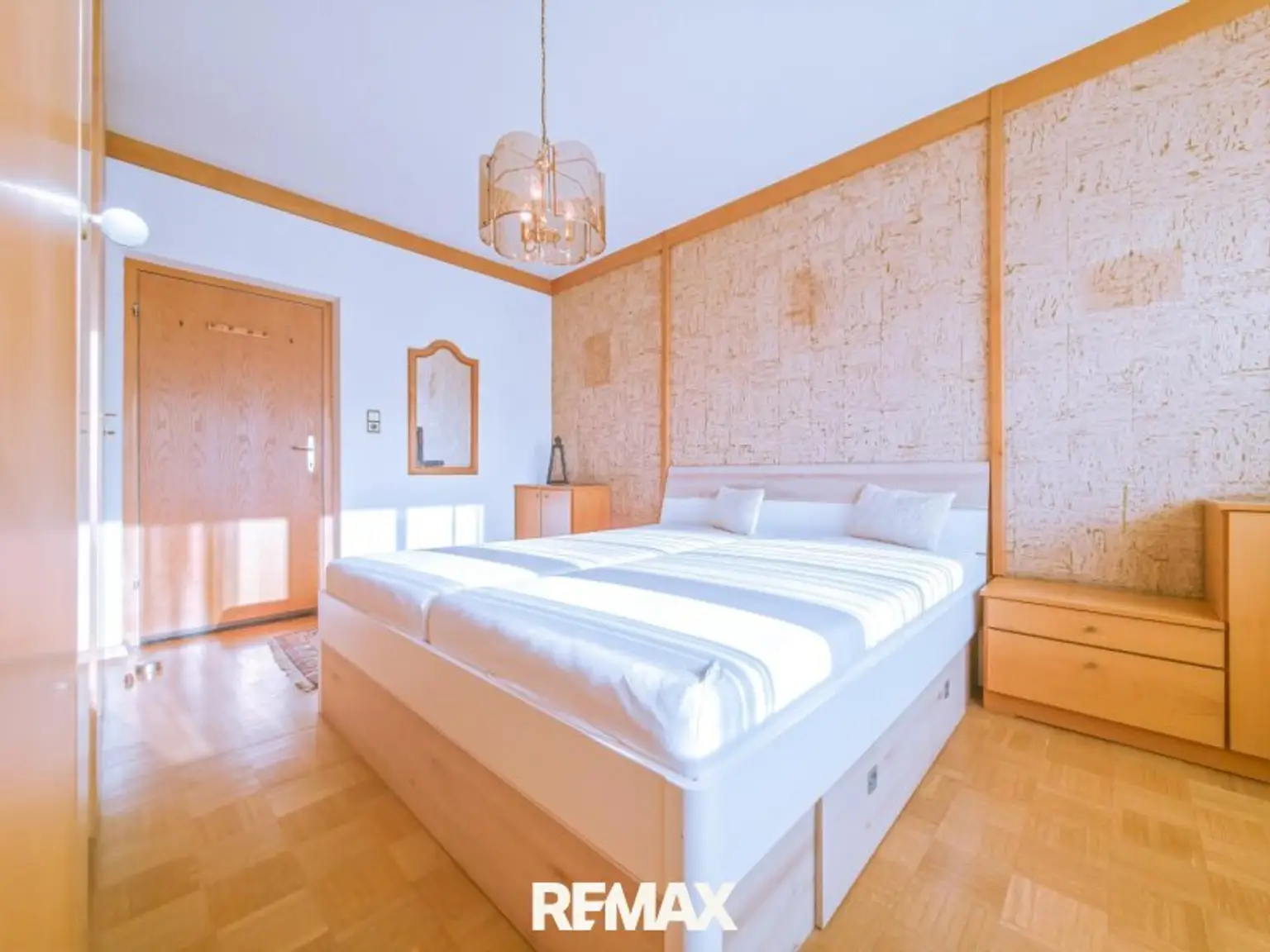 Schlafzimmer 1