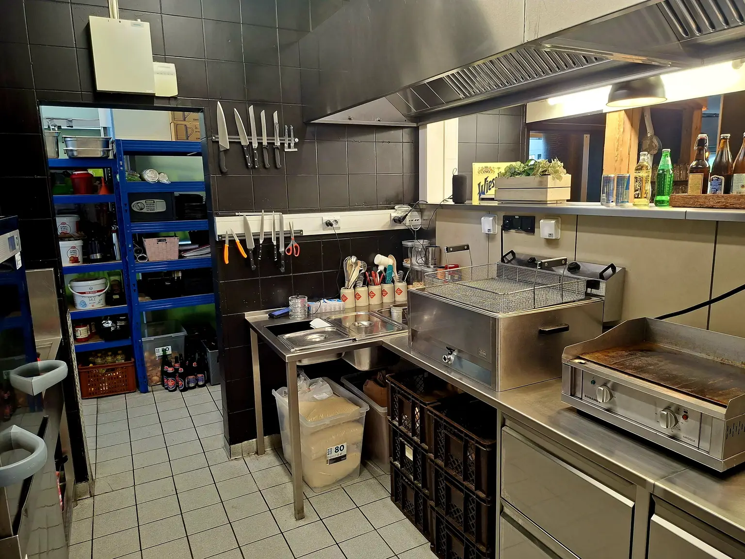 Ebenerdiges Gastronomielokal im hoch frequentierten HAID CENTER sucht Nachfolger!
