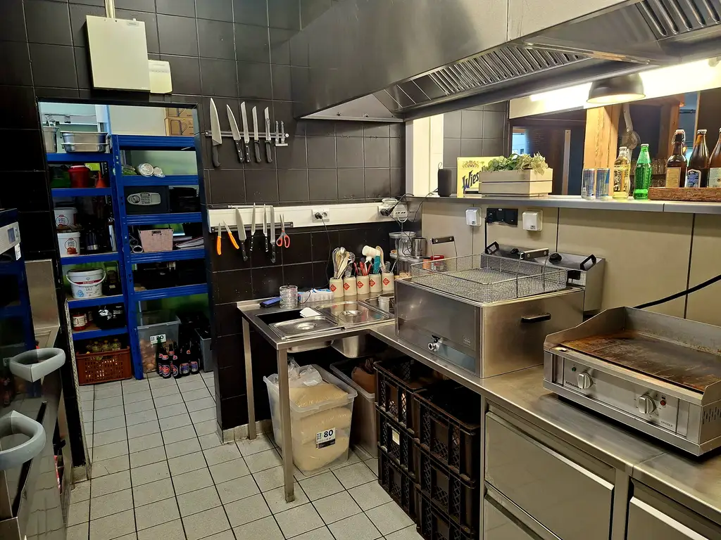 Ebenerdiges Gastronomielokal im hoch frequentierten HAID CENTER sucht Nachfolger!