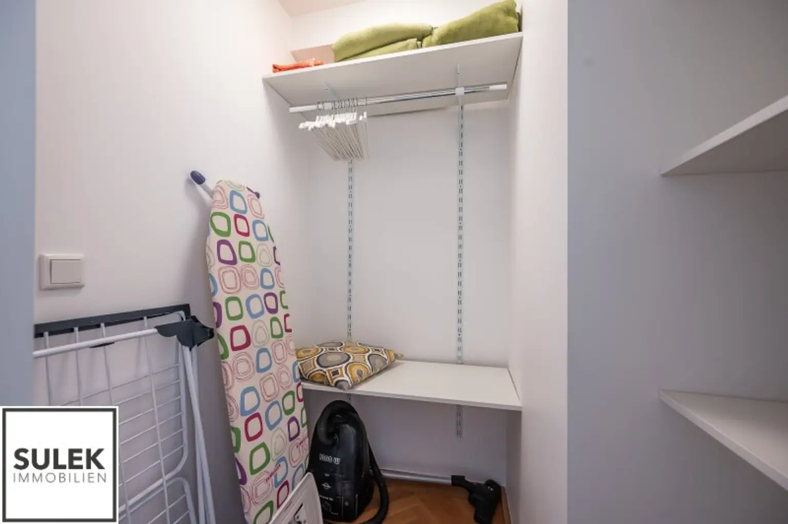 voll möblierte 2 Zimmer DG-Wohnung in Bestlage // Nähe Graben - Stephansdom