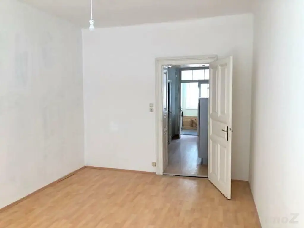 Zentrale Lage: Garconniere im EG