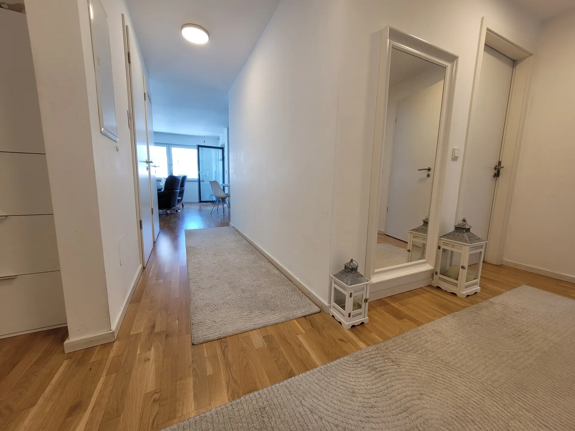 Flur Richtung Wohnzimmer /Küche