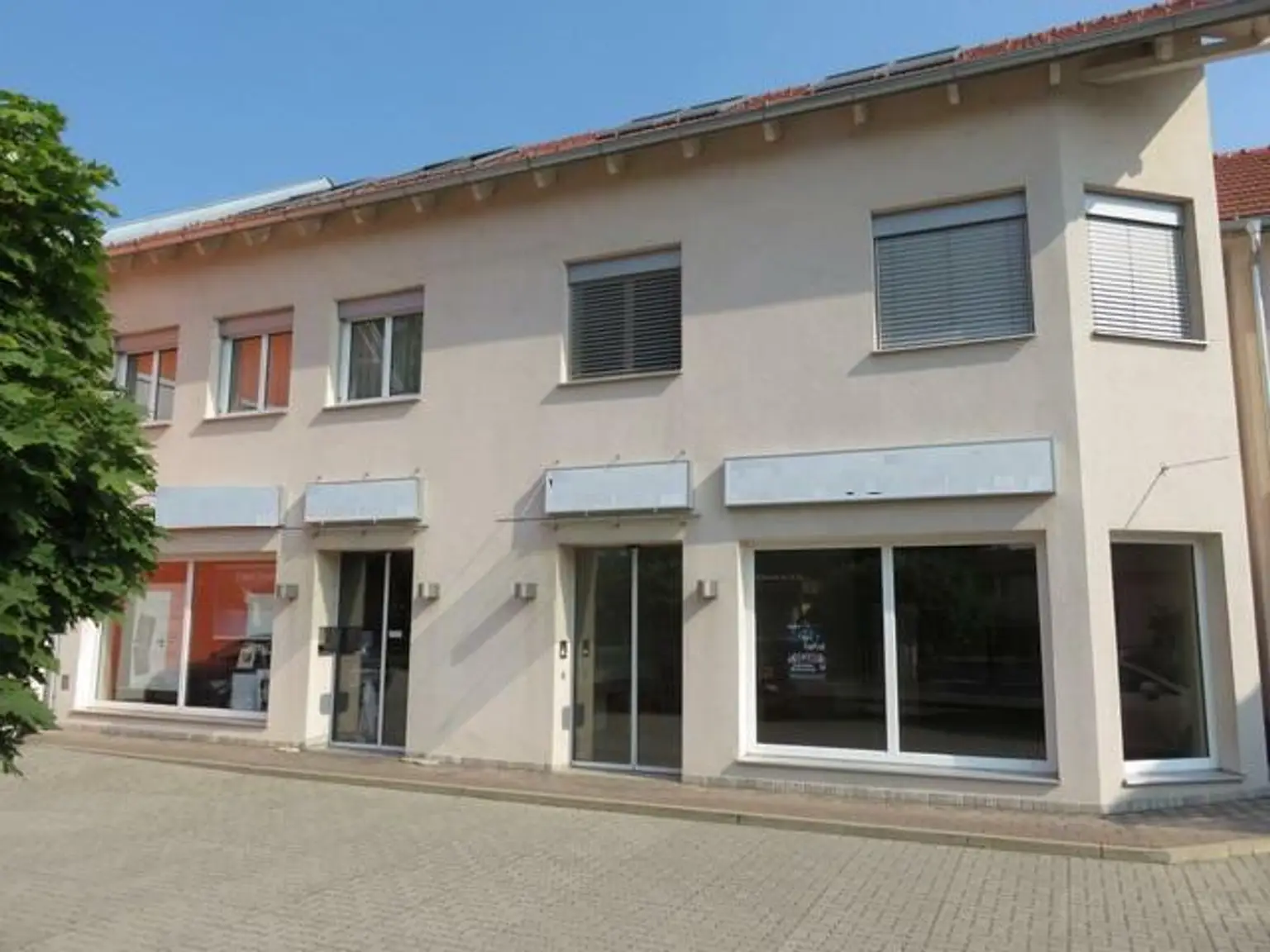 Sofortbezug: Portal-Geschäftslokal - Büro, barrierefrei - keine Gastronomie!
