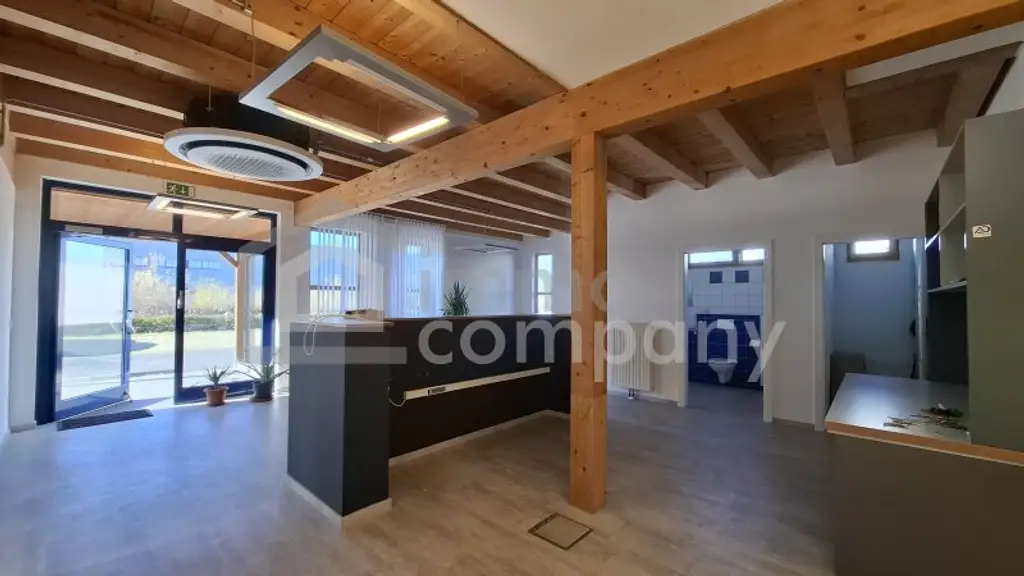 Modernes Bürogebäude in Zettling