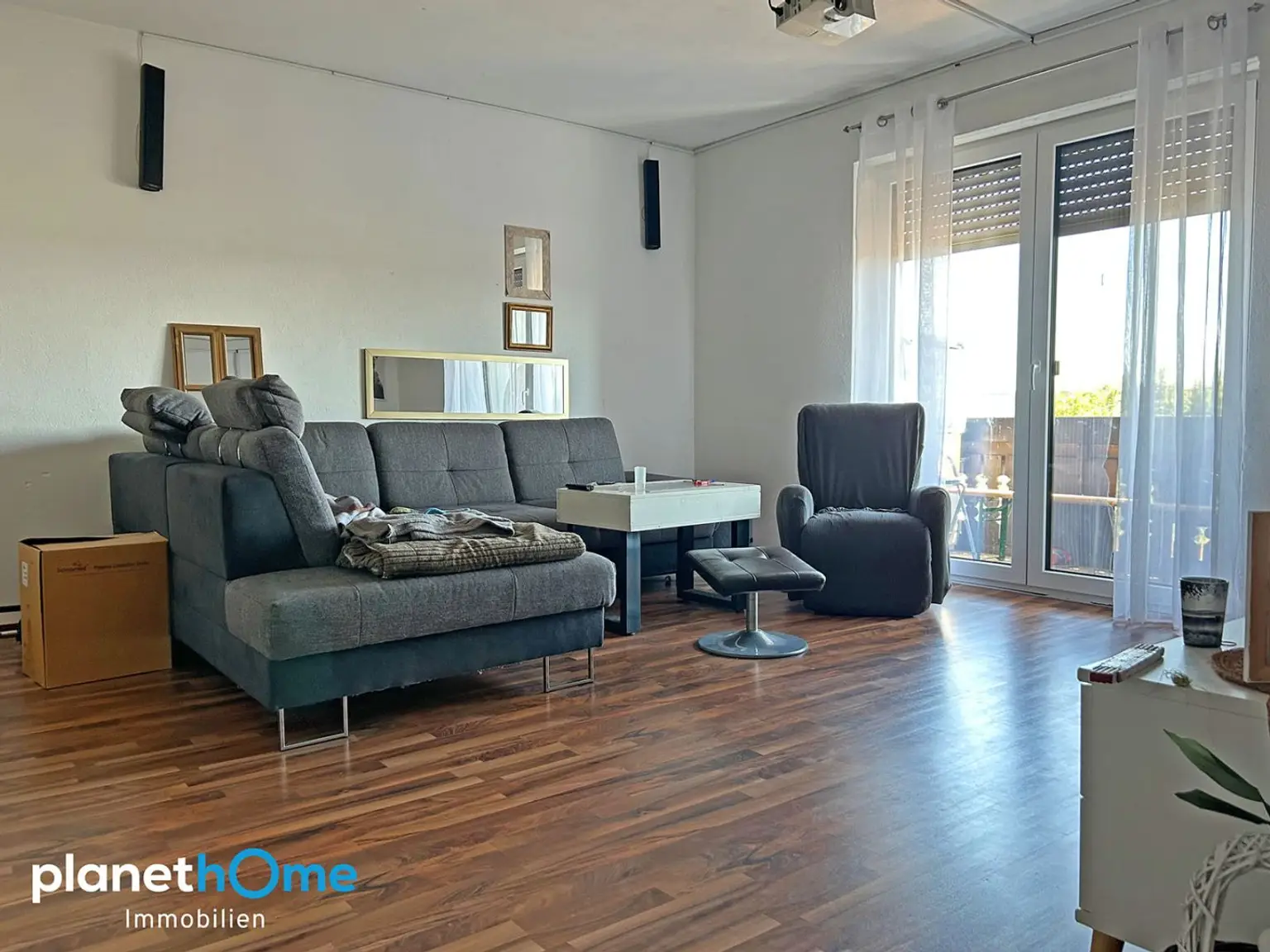 Wohnzimmer mit Balkon