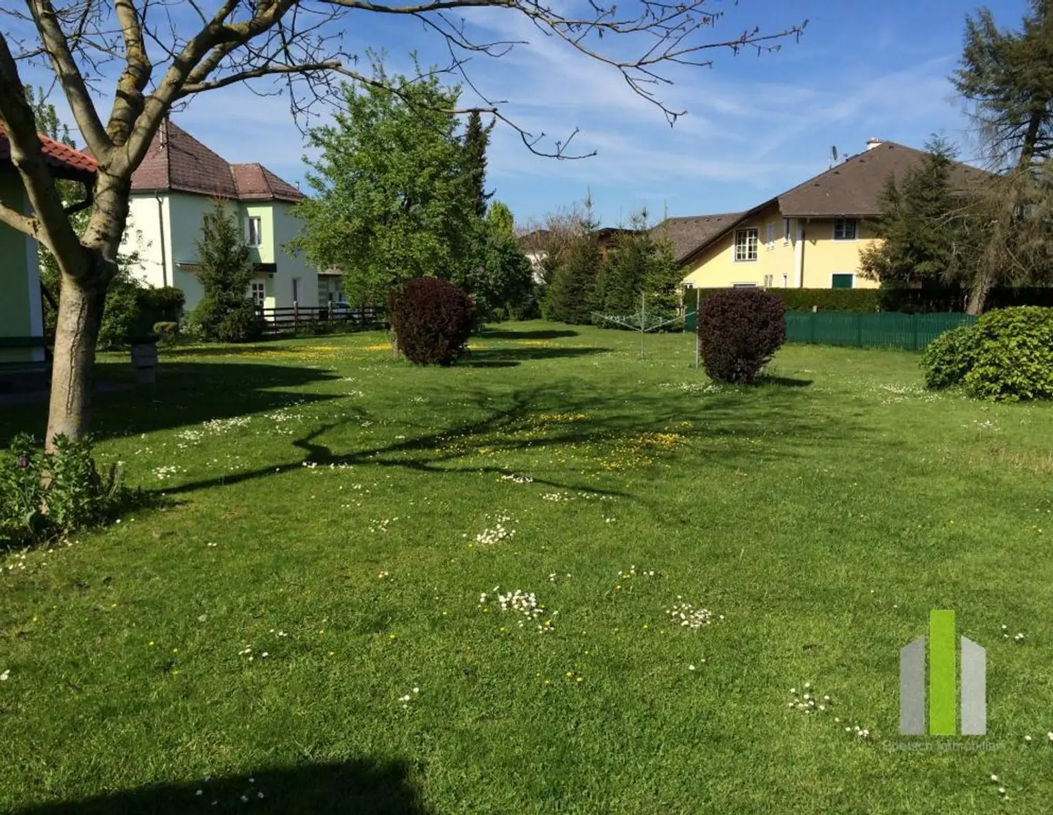 Helle 2-Zimmer-Terrassen-Wohnung mit allg. Garten!