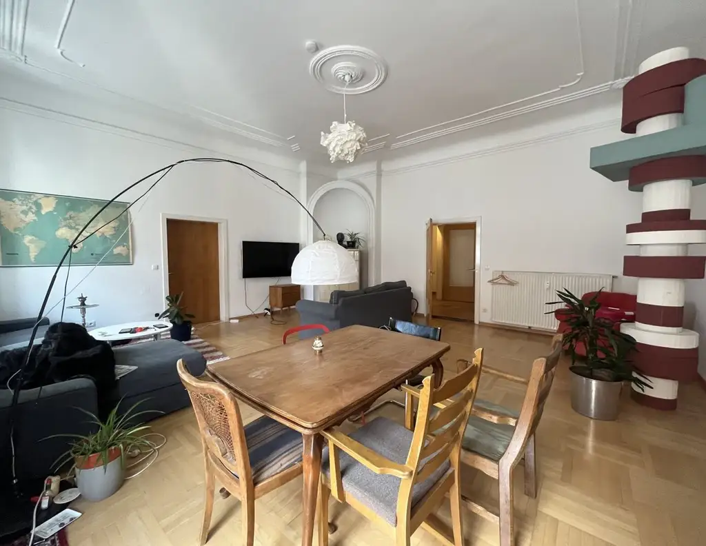 WG-geeignet - Absolute Innenstadtlage! Traumhaft schöne 4-Zimmer-Wohnung mit separaten Küche m Herzen von Graz nahe dem Grazer Hauptplatz und Schloßberg - Provisionsfrei
