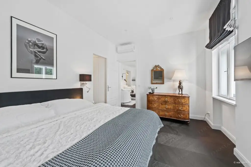 Luxuriöse, komplett möblierte Designerwohnung mit Balkon in Bestlage Döbling – barrierefrei & bezugsfertig