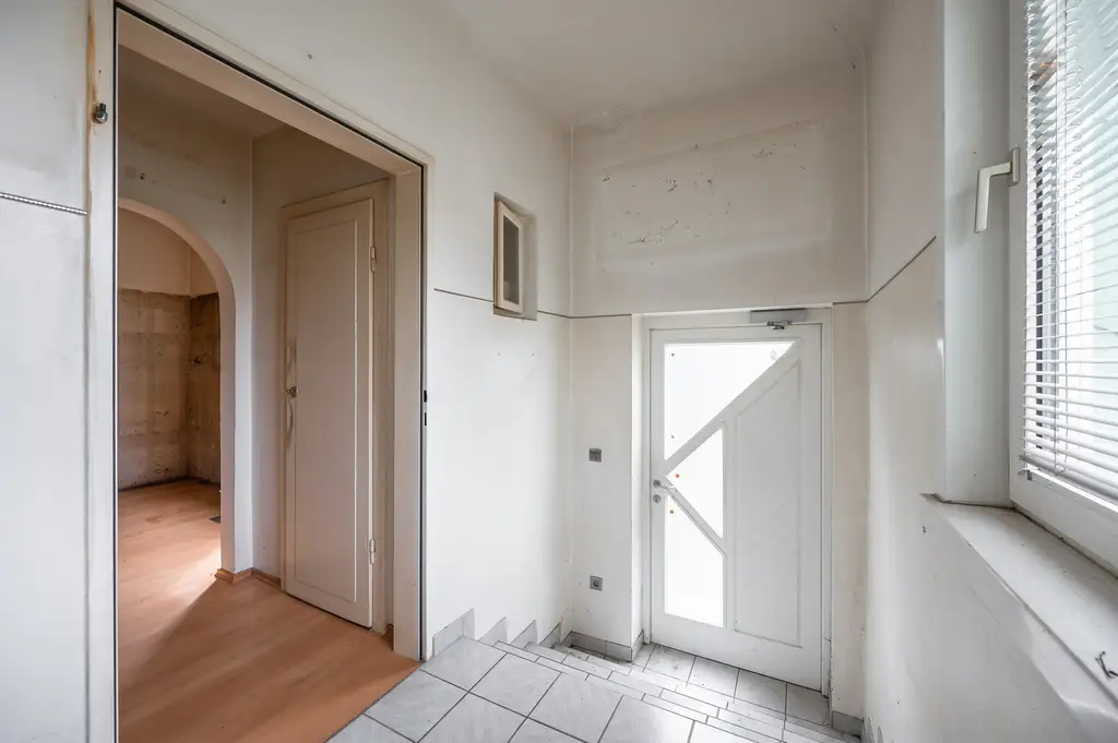 Make it yours: Eckgrundstück in ruhiger Lage – Sanierung oder Abriss für Ihr perfektes neues Zuhause