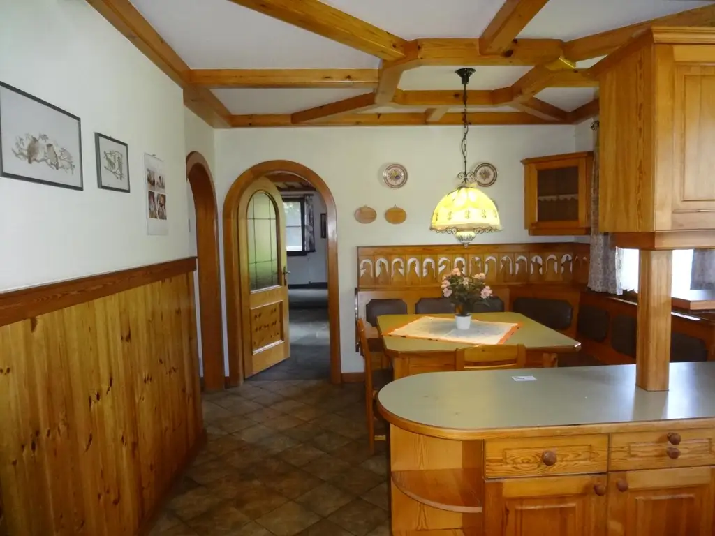 GROSSES LANDHAUS MIT SCHÖNEM GARTEN!