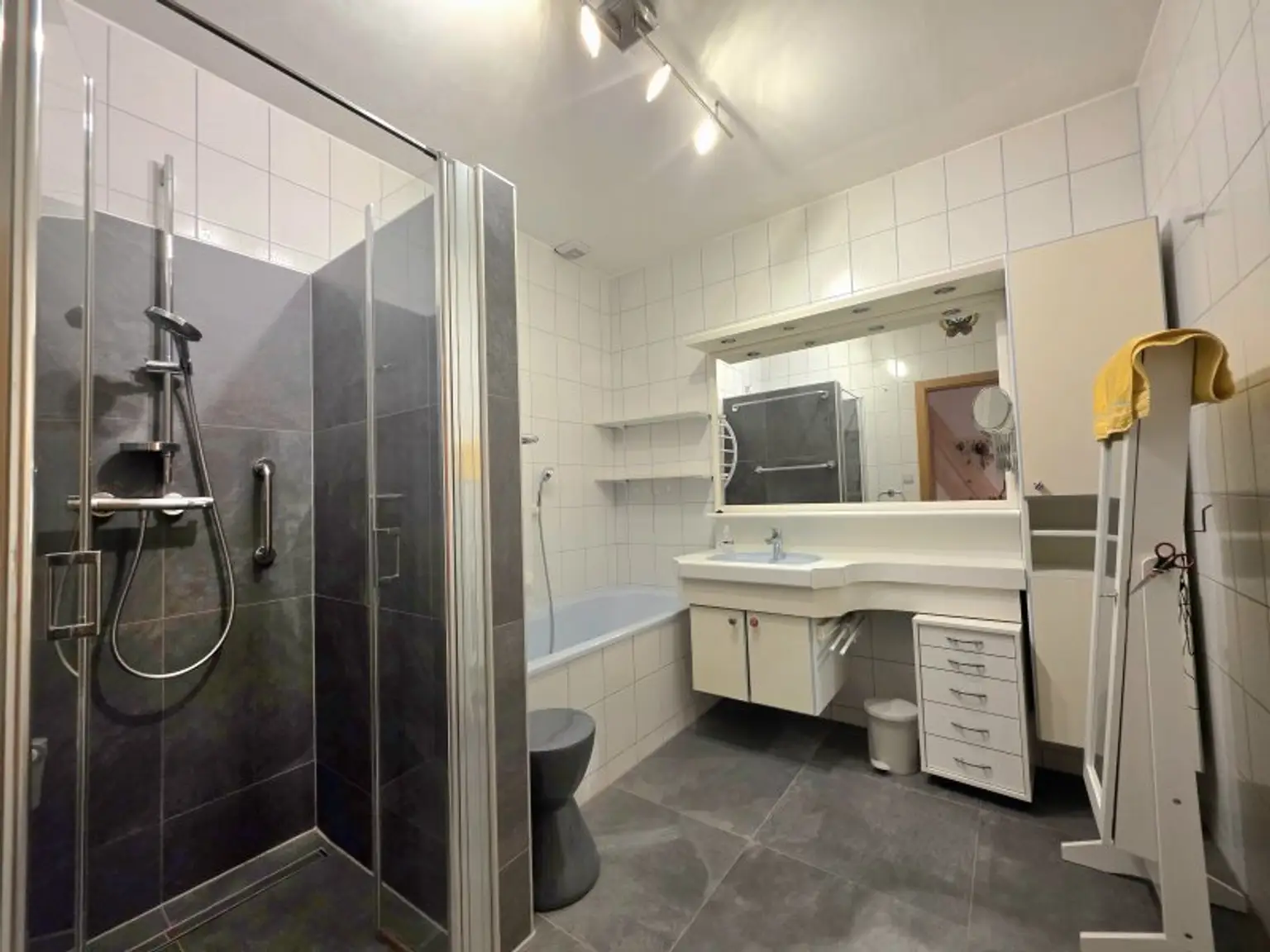 Ruhige 4-Zimmer-Wohnung mit Terrasse und Aussicht!