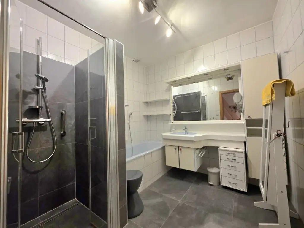 Ruhige 4-Zimmer-Wohnung mit Terrasse und Aussicht!