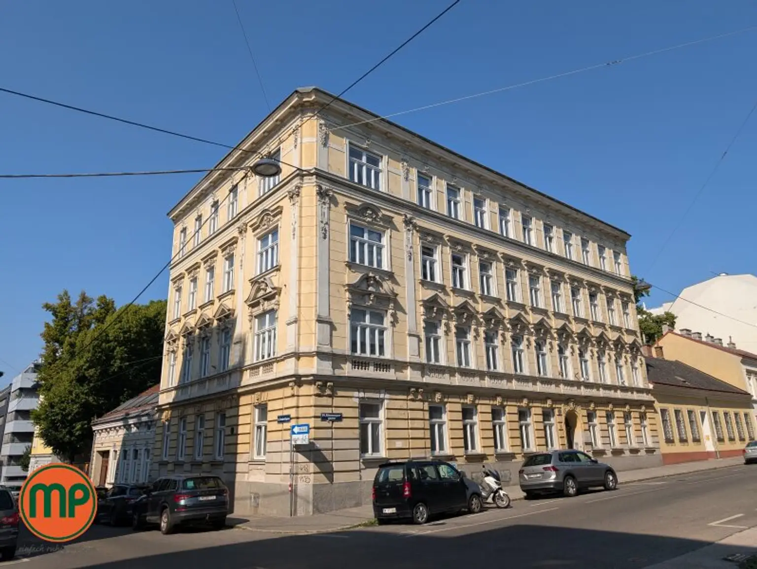 Raum für große Pläne: saniertes Altbaubüro am Puls der U3
